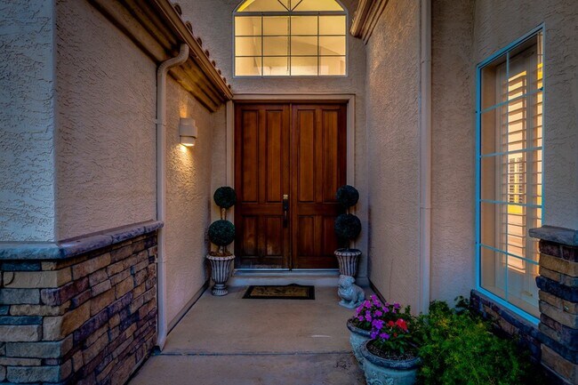 Foto del edificio - COMING SOON!! 5 bed 3 bath, 3,200 SFT,  property in Core Chandler with Pool and BBQ!