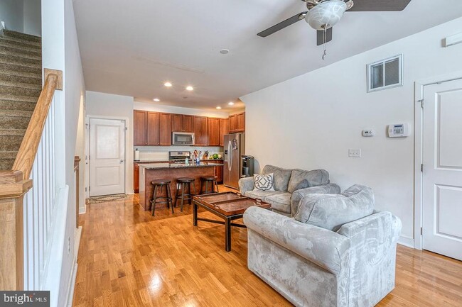 Foto del edificio - 2403 Bainbridge St