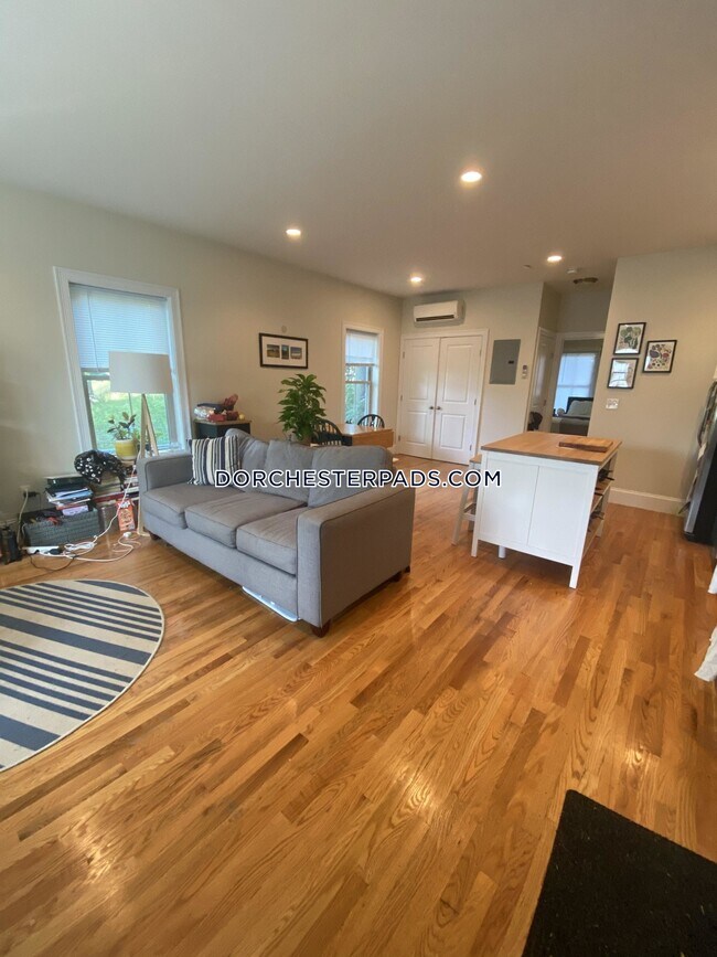 Foto del edificio - 341 Gallivan Blvd