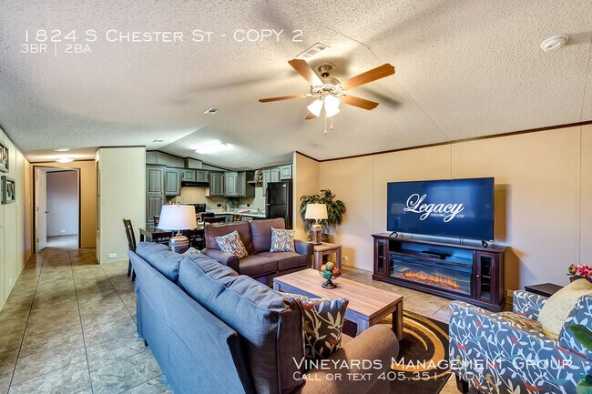 Building Photo - $499 Moves you in!