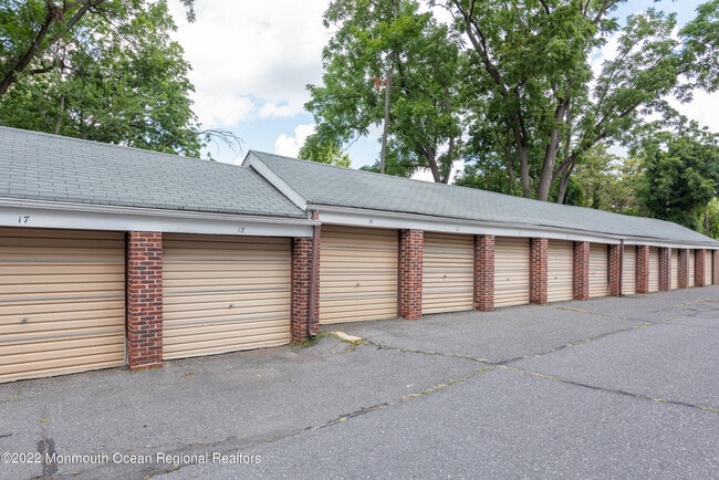 Building Photo - 29 Manor Dr