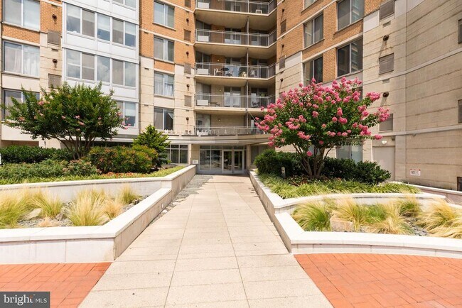 Foto del edificio - 555 Massachusetts Ave NW