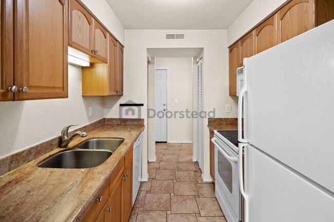 Building Photo - 12525 NE 145th Pl