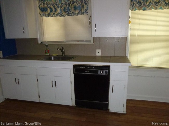Building Photo - 4467 Radnor St