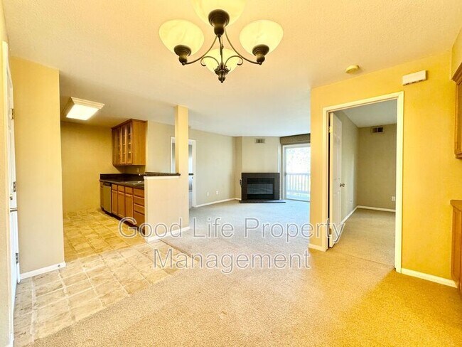 Building Photo - 7190 Shoreline Dr