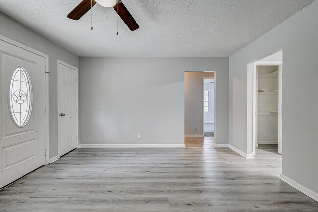Foto del edificio - 5806 Westover St