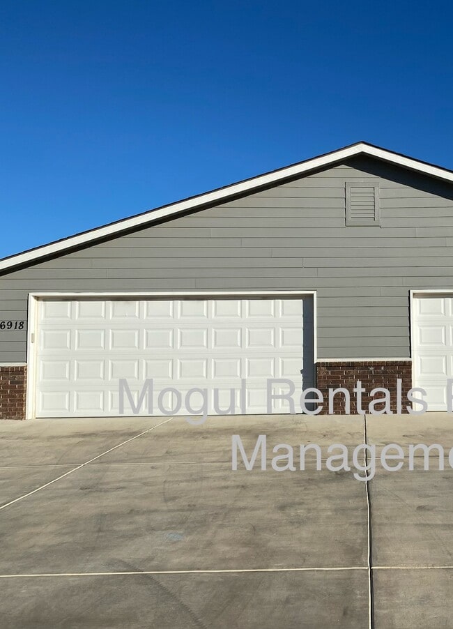 Building Photo - 6918 N Hydraulic Ave