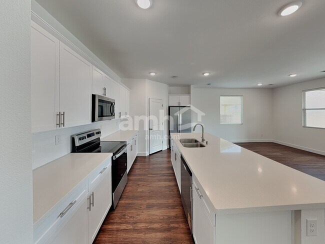 Foto del edificio - 9128 Taft Point Ct