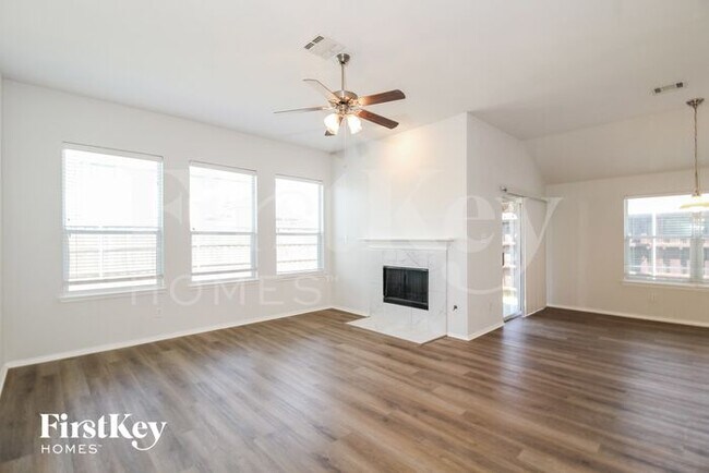 Foto del edificio - 9221 Oldwest Trail