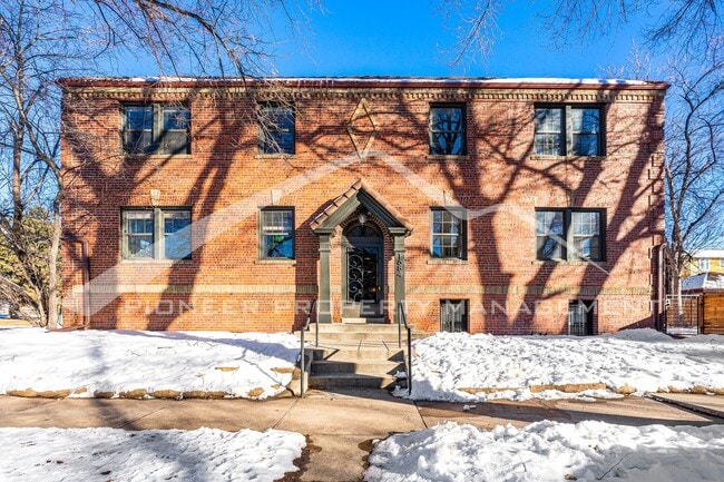 Spacious Condo with Office! - Spacious Condo with Office!