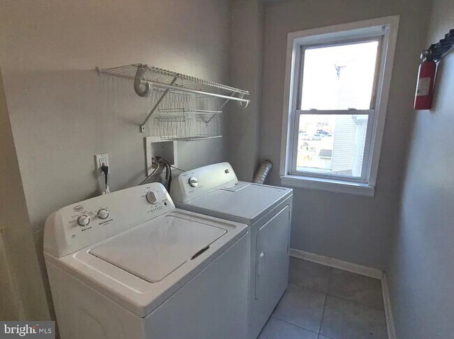 Foto del edificio - 605 Cecil B. Moore Ave