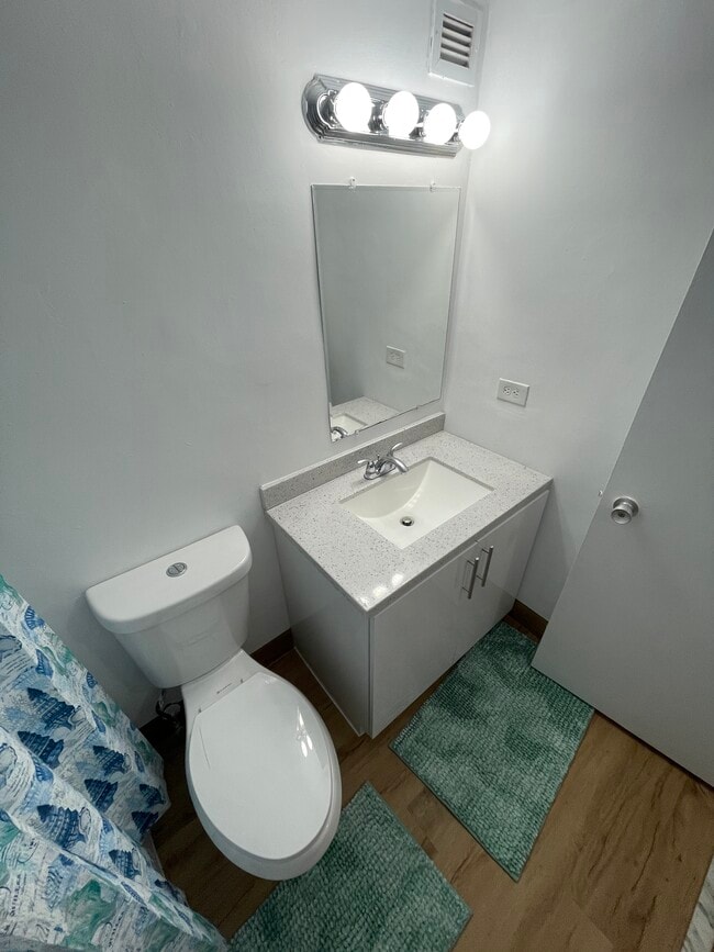 Building Photo - 905 Brickell Bay Dr