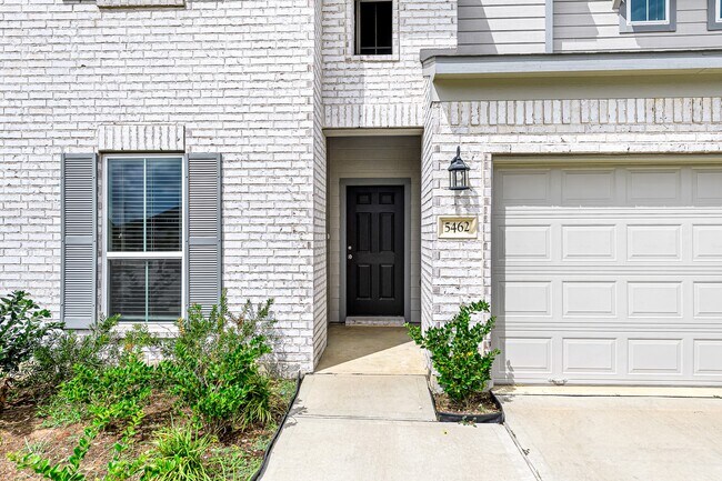 Foto del edificio - 5462 Grand View Dr