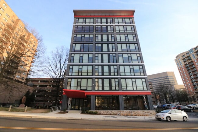 Building Photo - Urban Living in Downtown Silver Spring 1BD...
