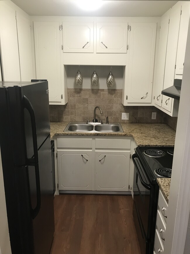 Granite Countertops - 819 Hardy Springs Cir