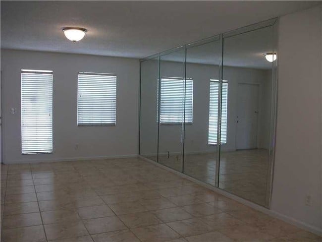 Building Photo - 6752 Sienna Club Dr