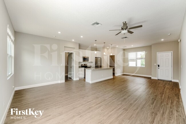 Building Photo - 612 Reading St SE