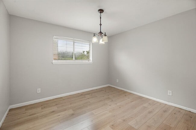 Foto del edificio - 16011 Hickory Knoll Dr