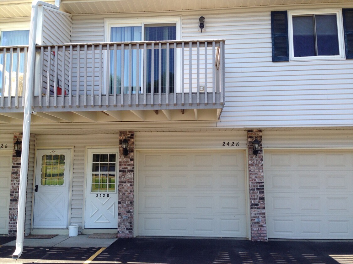 Front entry & deck - 2428 Grenadier Ave N