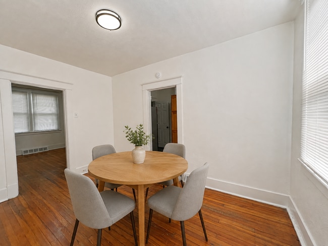Photo - 303B Broadway Avenue House