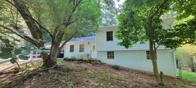 Building Photo - Fantastic Schools! Convenient location!