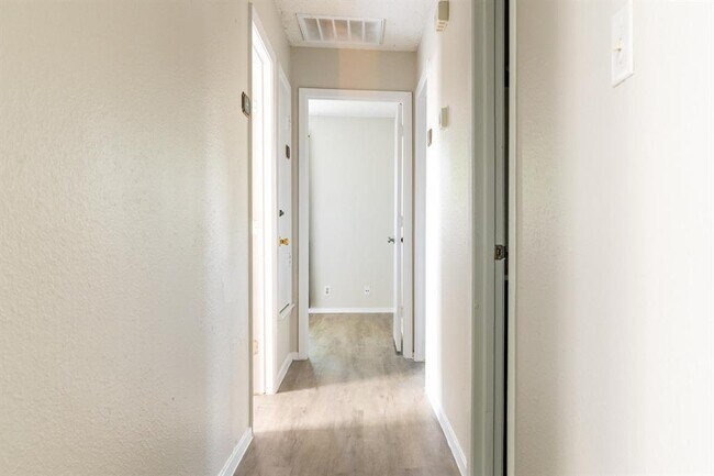 Foto del edificio - 1212 Bonnie Brae St