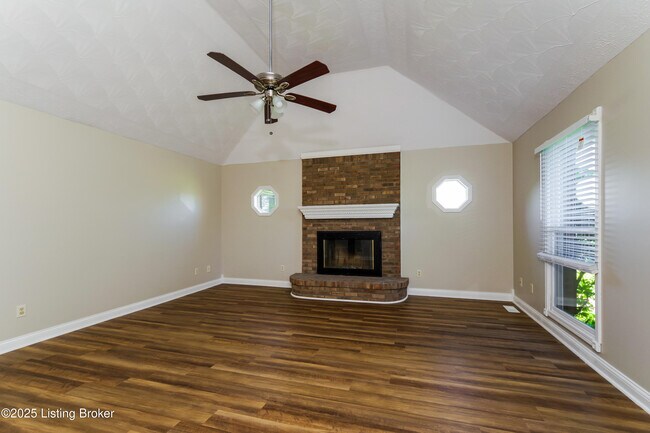 Building Photo - 300 Wava Dr