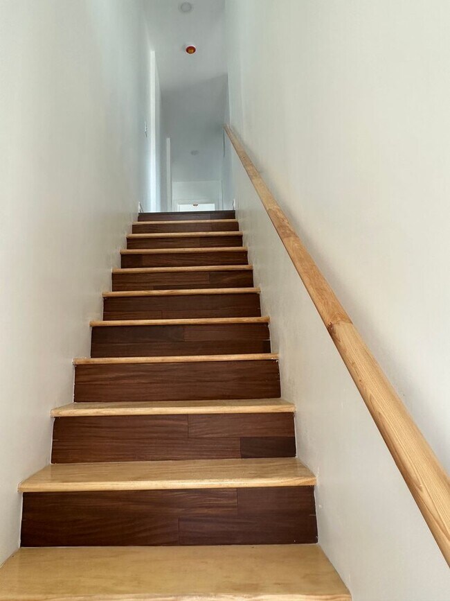 Foto del edificio - Newly Renovated, Spacious Home! W/D Hook-Up, Close to JHU, KKI and Public Transportation! Availab...