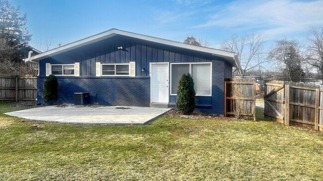 Building Photo - 404 Garden City Dr