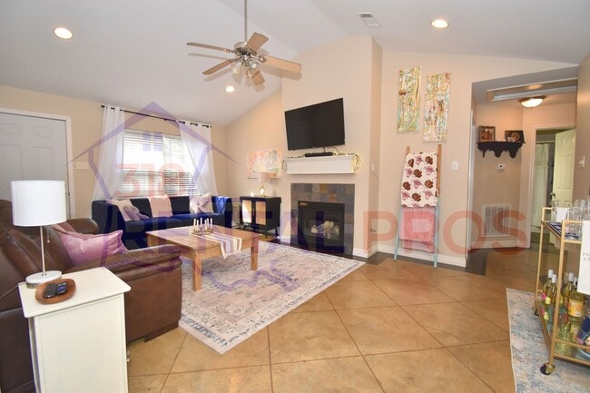 Building Photo - Three Bed, Two Bath Home in Ruston!