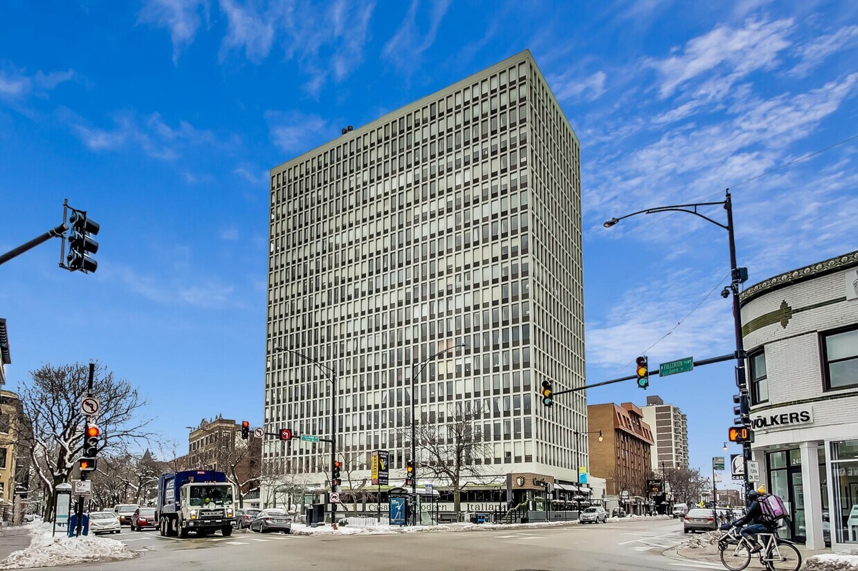 Foto principal - 444 W Fullerton Pky