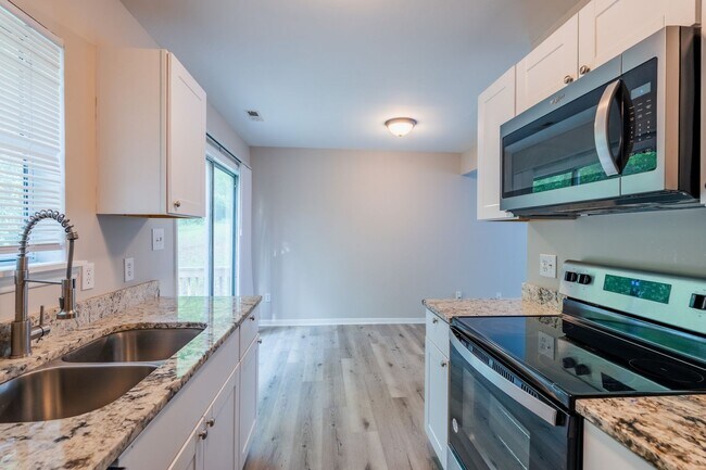 Building Photo - 605 Hilltop Dr