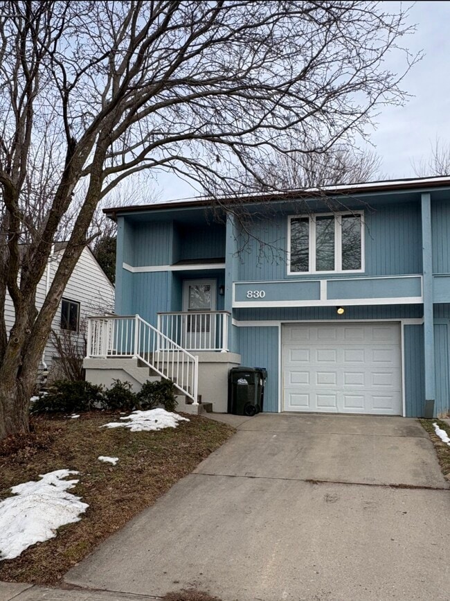 Building Photo - 830 Dover St