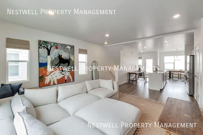 Building Photo - 1123 E Hatch Row