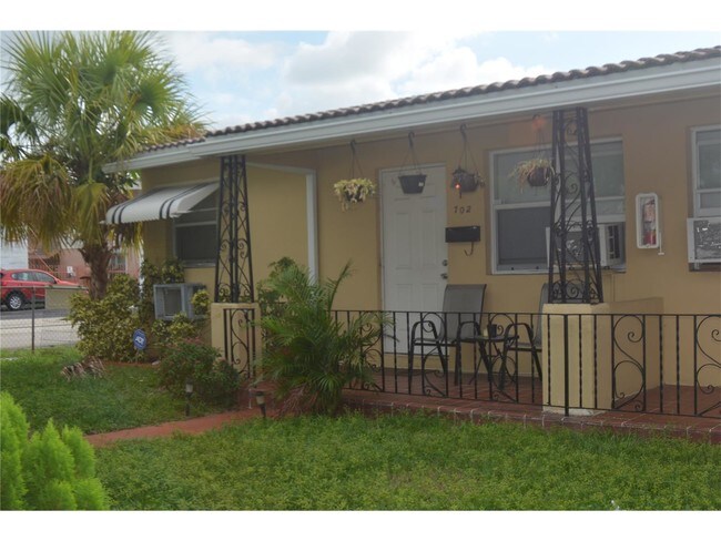 front property - 702 N 20th Ave