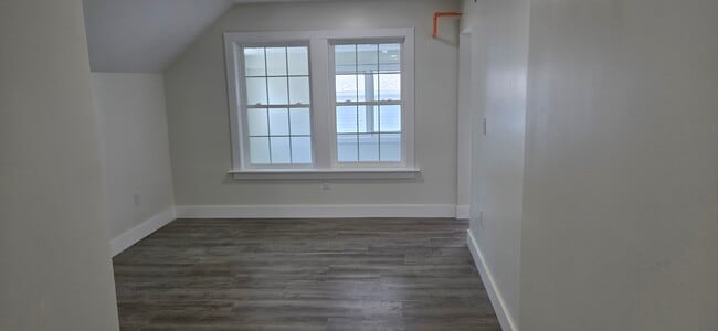 Building Photo - 1009 East Ave