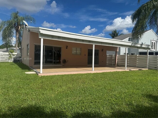 Foto del edificio - 14570 SW 145th Pl