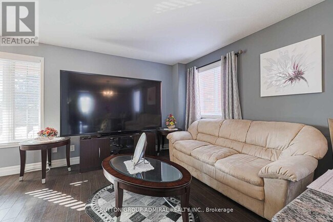 Building Photo - 242 Mapleton Ave