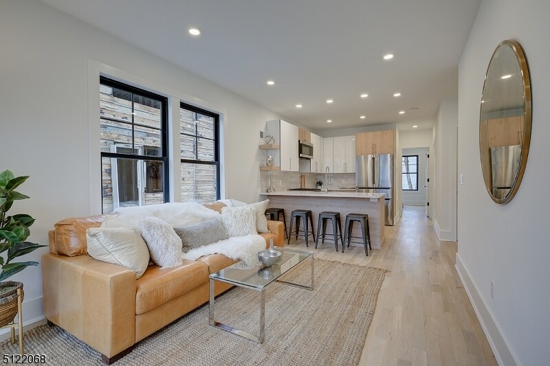 Primary Photo - 23 New St