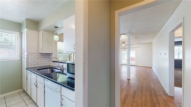 Building Photo - 2401 Cornell Dr