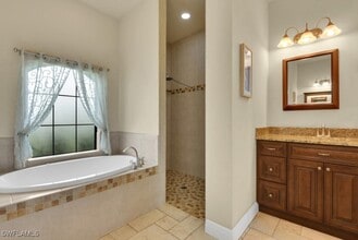 Building Photo - 1408 SW 17th Ave