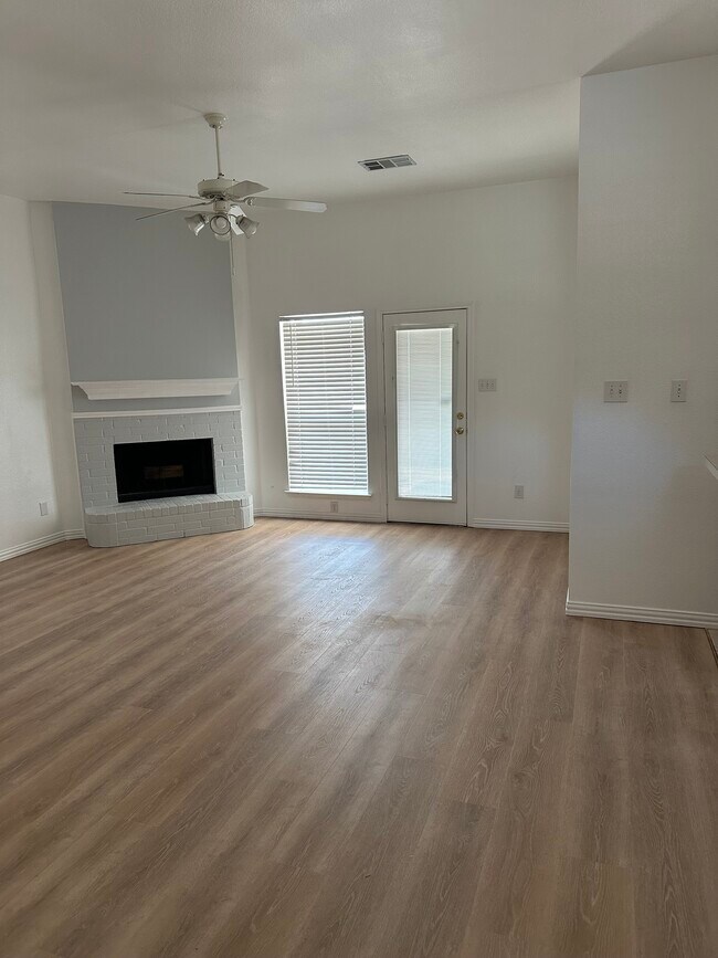 Building Photo - 105 Wildhaven Dr