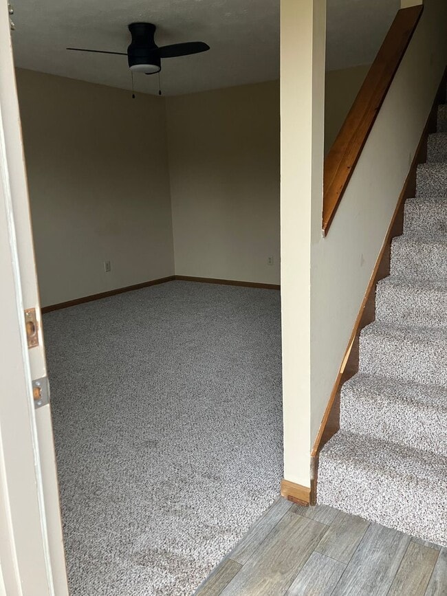 Building Photo - 1520 Hawk Cir