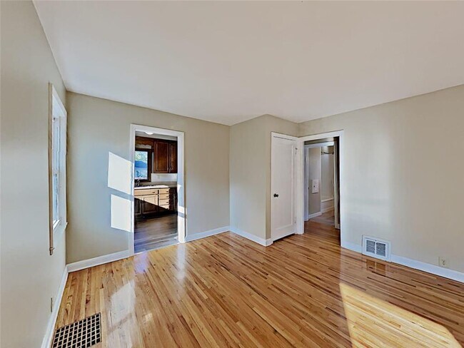 Building Photo - 2801 Jersey Ave S