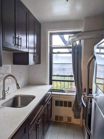 Foto del edificio - 64-48 Booth St