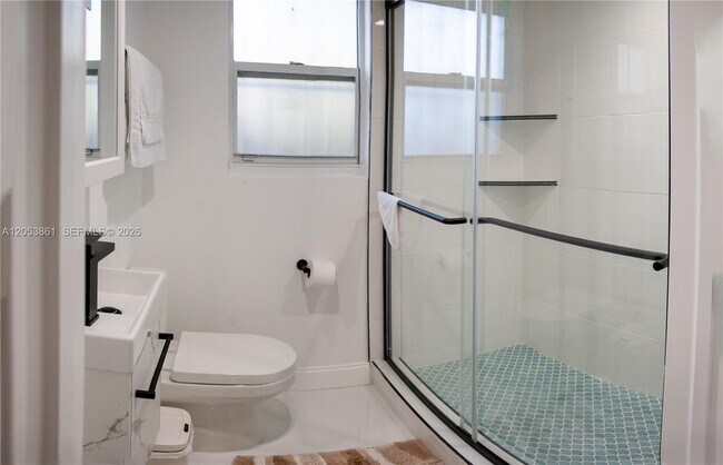 Foto del edificio - 277 NE 55th St