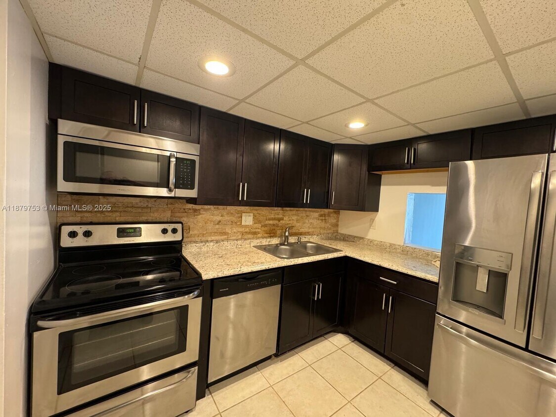 Foto principal - 8010 N Colony Cir