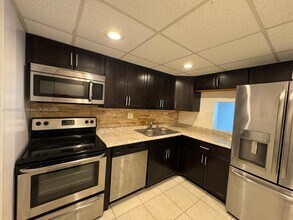 Building Photo - 8010 N Colony Cir