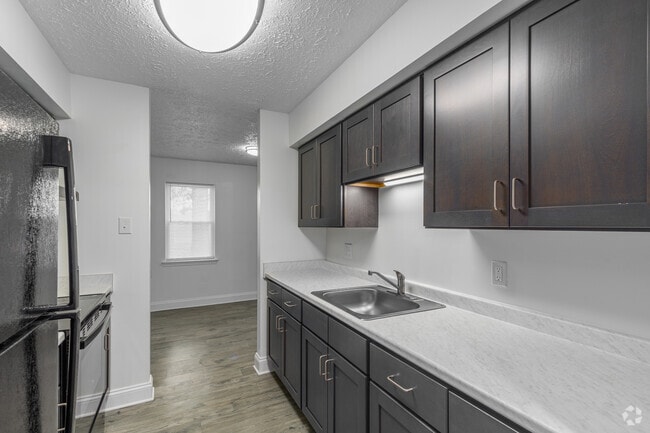 2BR, 1BA - 840SF - Kitchen - Sunset Hargraves Ridgely