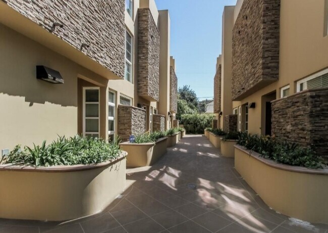 Foto del edificio - 14424 Dickens St